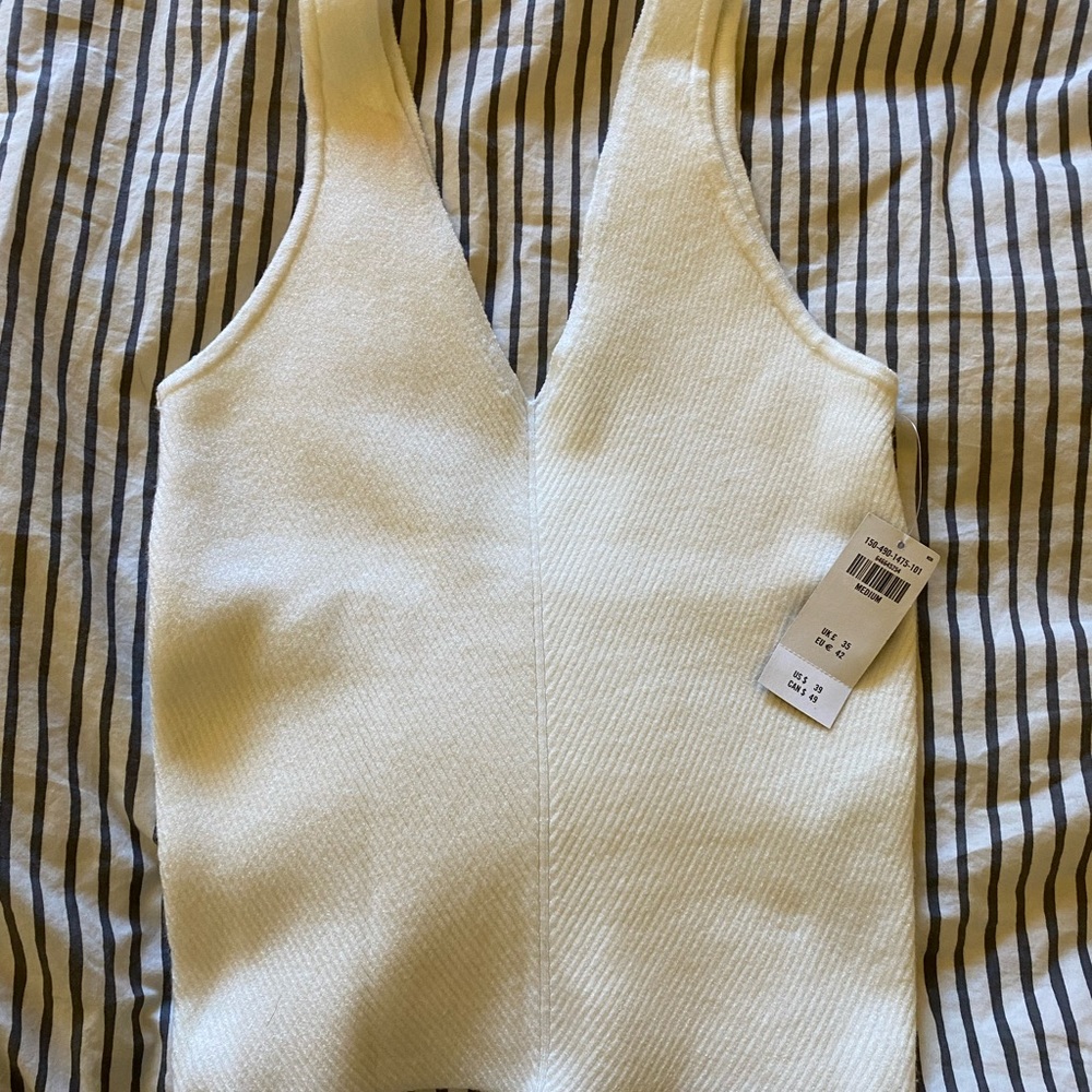 NWT White Abercrombie sweater tank top size M (fits like S)